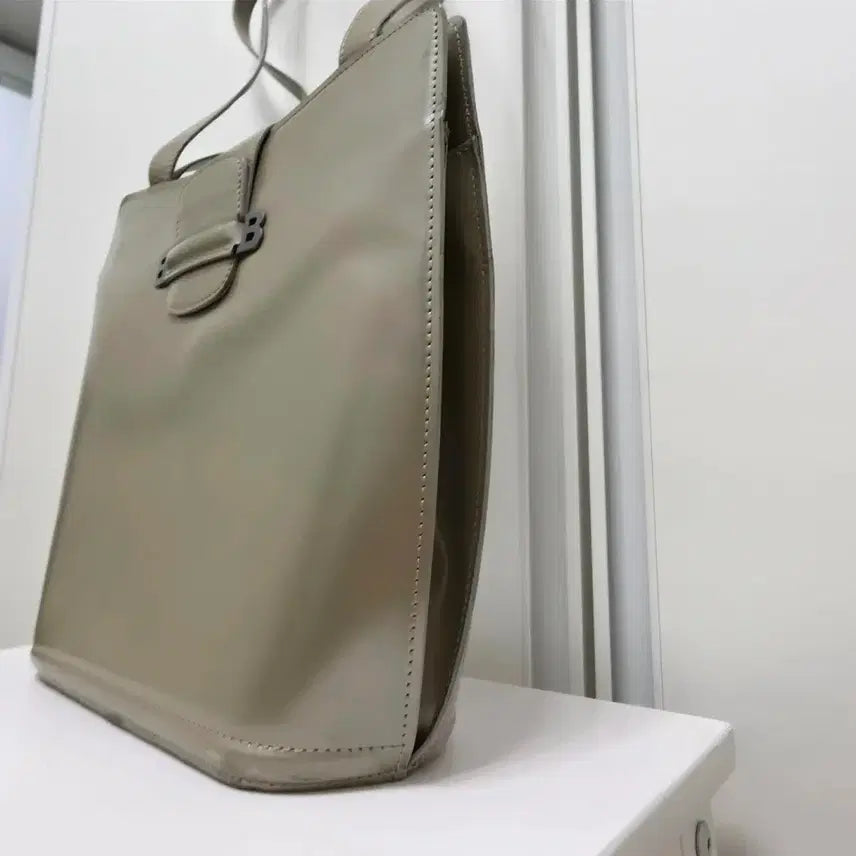 [SOLD OUT] 발리 B로고 빈티지 숄더백 (카키색)