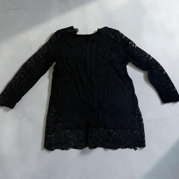 [BUNJANG] Vintage Lace Graphic Long Sleeve T-shirt / 레이스 배색 그래픽 긴팔 티셔츠