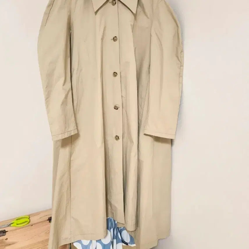 [BUNJANG] Trench Coat with Pleated Back Detail / 66에서 77사이즈 백 플리츠 트렌치코트 / 뒷면 도트 패턴 포인트