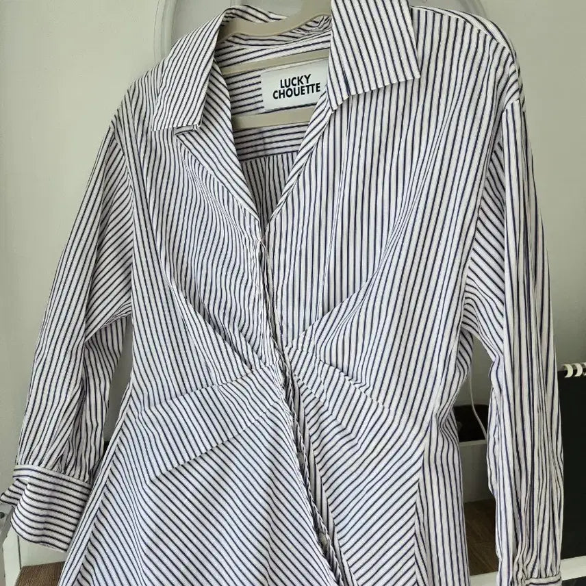 [BUNJANG] Lucky Chouette Striped Blouse with Shirring Detail / 럭키슈에뜨 블라우스