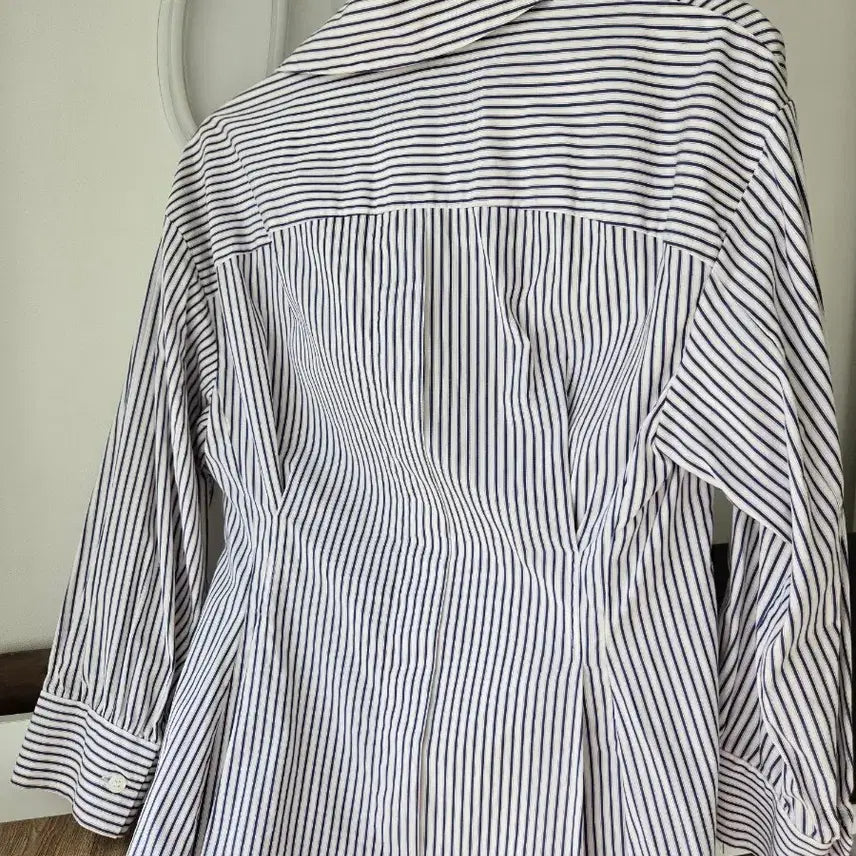 [BUNJANG] Lucky Chouette Striped Blouse with Shirring Detail / 럭키슈에뜨 블라우스