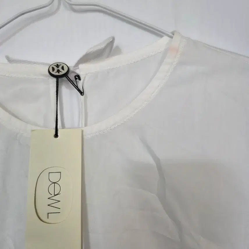 [BUNJANG] DEWL White Shirt with Ring Detail / DEWL 화이트 셔츠 5부 소매 새상품