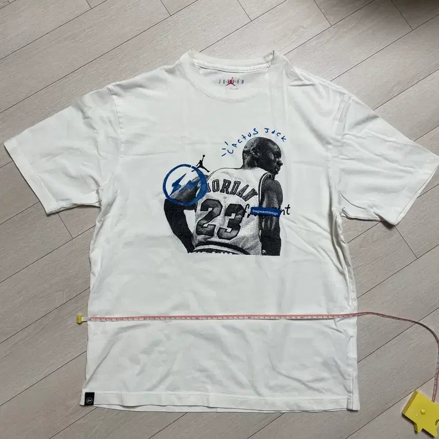 [SOLD OUT] 조던 x 트래비스 스캇 x 프라그먼트 티셔츠 팝니다(M)