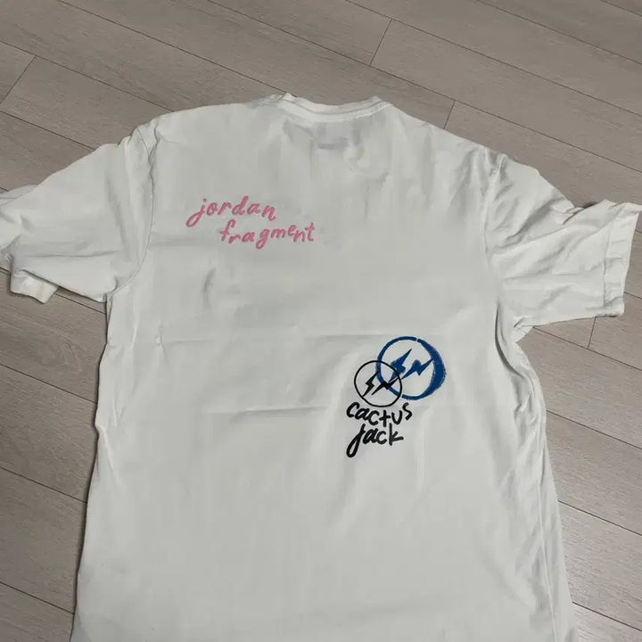 [SOLD OUT] 조던 x 트래비스 스캇 x 프라그먼트 티셔츠 팝니다(M)