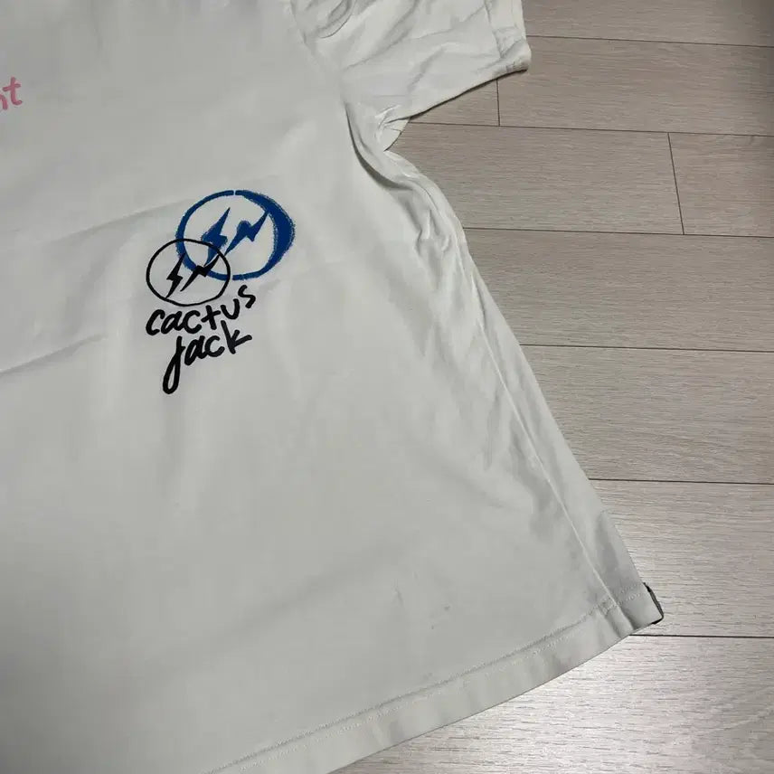 [SOLD OUT] 조던 x 트래비스 스캇 x 프라그먼트 티셔츠 팝니다(M)