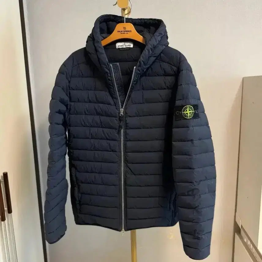 [SOLD OUT] [정품 , M사이즈] 스톤아일랜드 룸 우븐 챔버스 경량 후드패딩 네이비