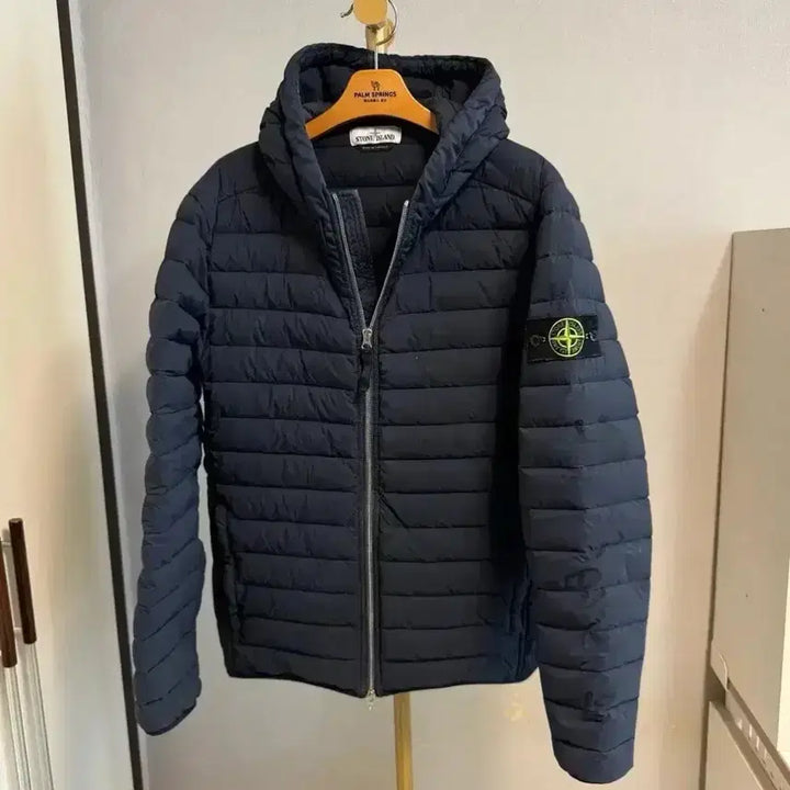 [SOLD OUT] [정품 , M사이즈] 스톤아일랜드 룸 우븐 챔버스 경량 후드패딩 네이비