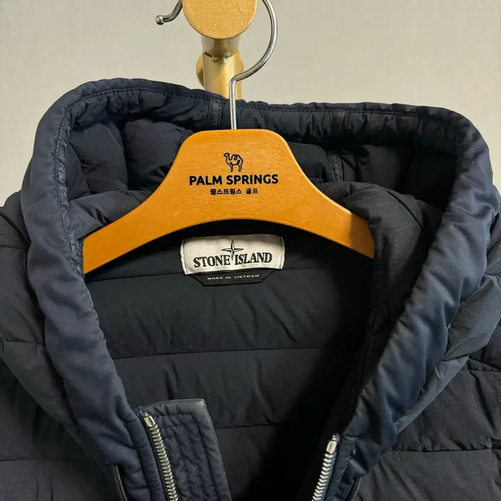 [SOLD OUT] [정품 , M사이즈] 스톤아일랜드 룸 우븐 챔버스 경량 후드패딩 네이비