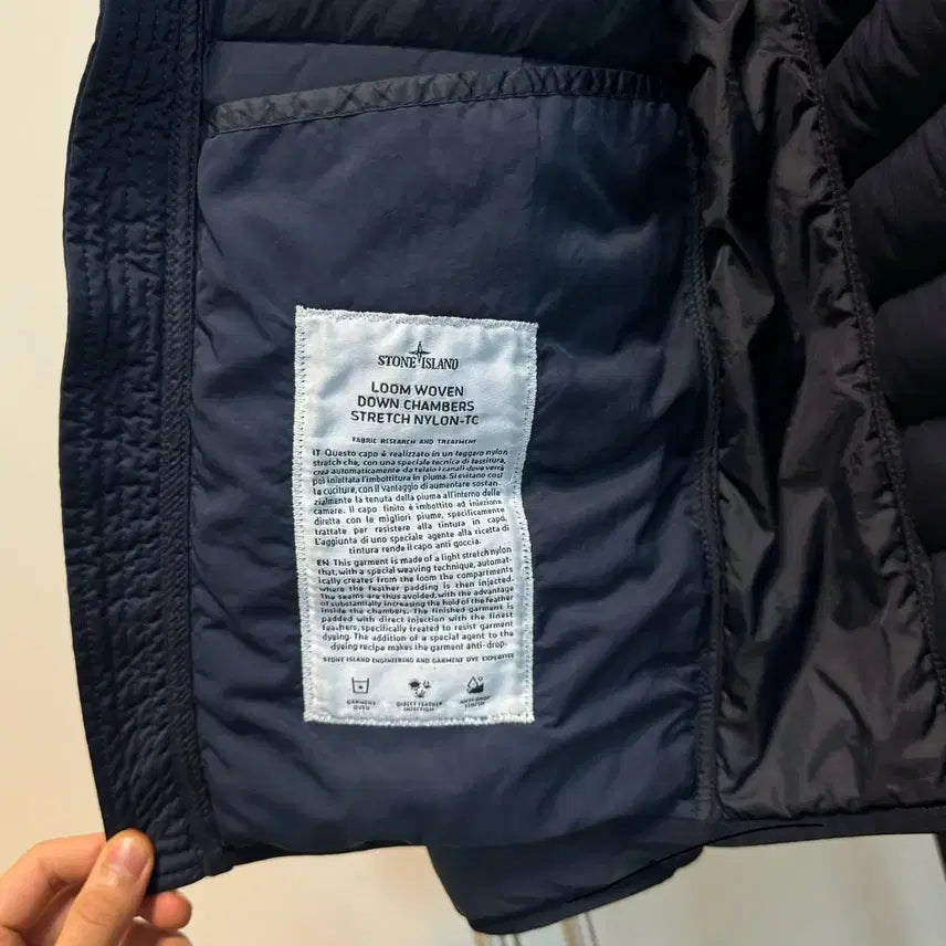 [SOLD OUT] [정품 , M사이즈] 스톤아일랜드 룸 우븐 챔버스 경량 후드패딩 네이비