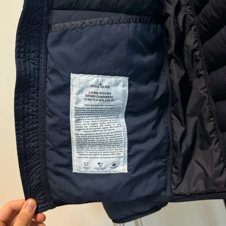 [SOLD OUT] [정품 , M사이즈] 스톤아일랜드 룸 우븐 챔버스 경량 후드패딩 네이비