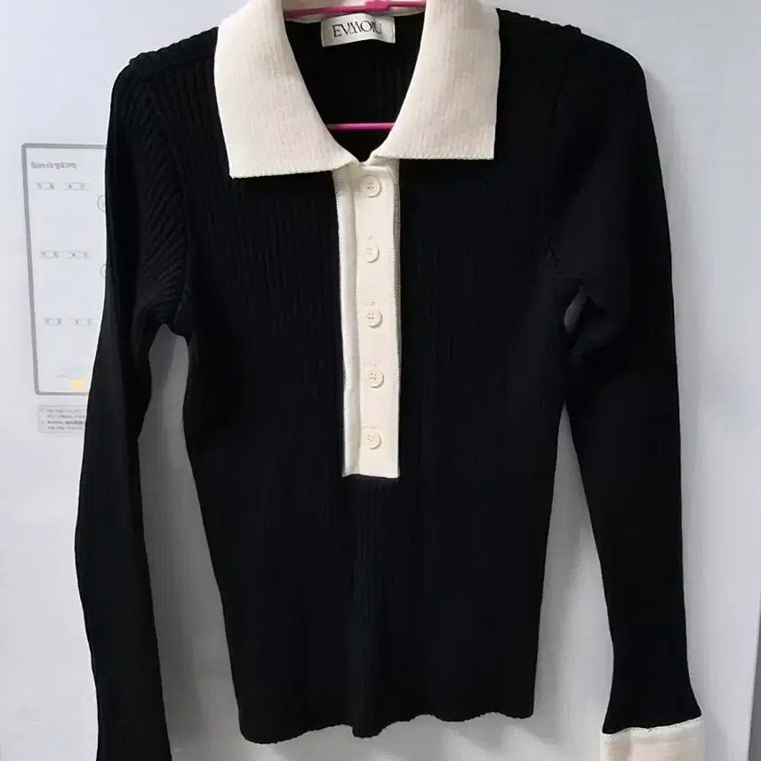 [BUNJANG] EVMOIU Black Colorblock Collar Knit Top / EVMOIU 블랙 배색 카라 니트 프리사이즈