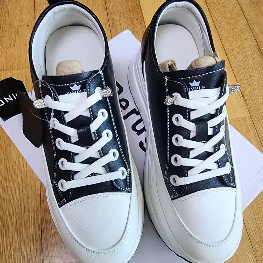 [SOLD OUT] 미착용) 7cm 여성용 키높이 스니커즈 운동화 240