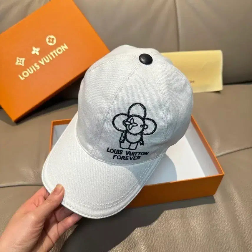 [SOLD OUT] 루이비통 흰색 볼캡 모자