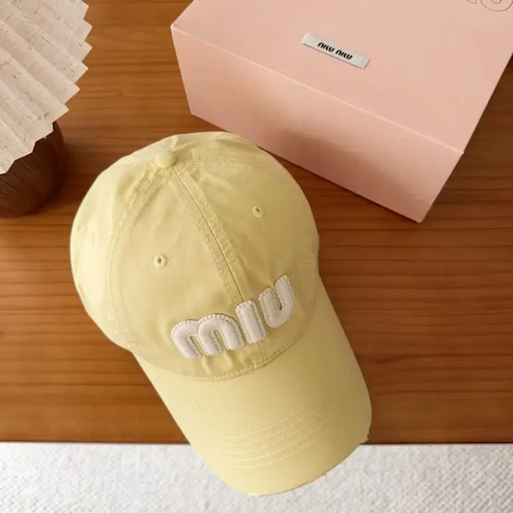 [SOLD OUT] 미우미우 옐로우 볼캡