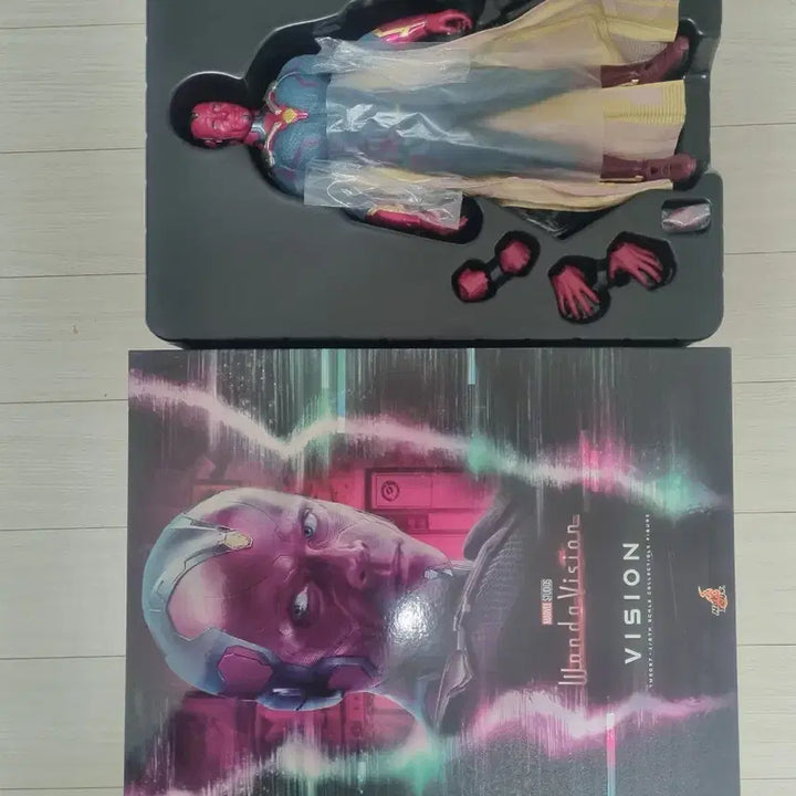 [BUNJANG] Hot Toys WandaVision 1/6 Scale Collectible Figure / 핫토이 완다비전 판매합니다.