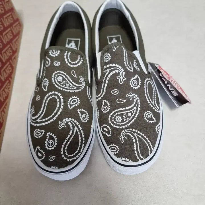 [SOLD OUT] 반스 페이즐리 슬립온 275 새상품