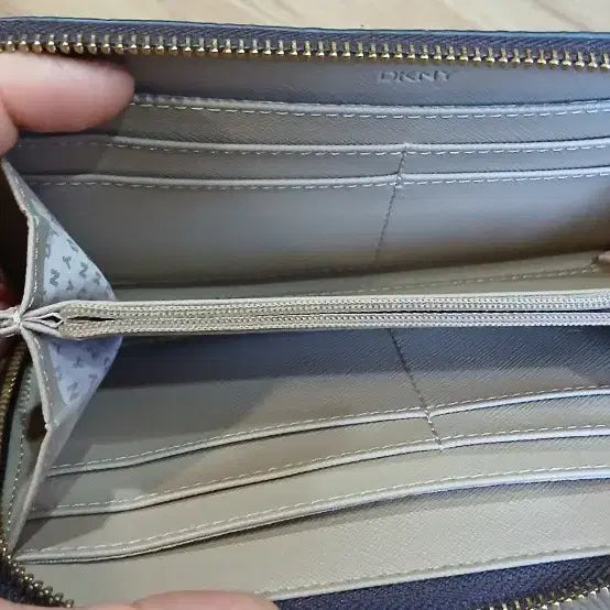 [BUNJANG] DKNY Snakeskin Pattern Long Wallet / DKNY 뱀피 패턴 장지갑