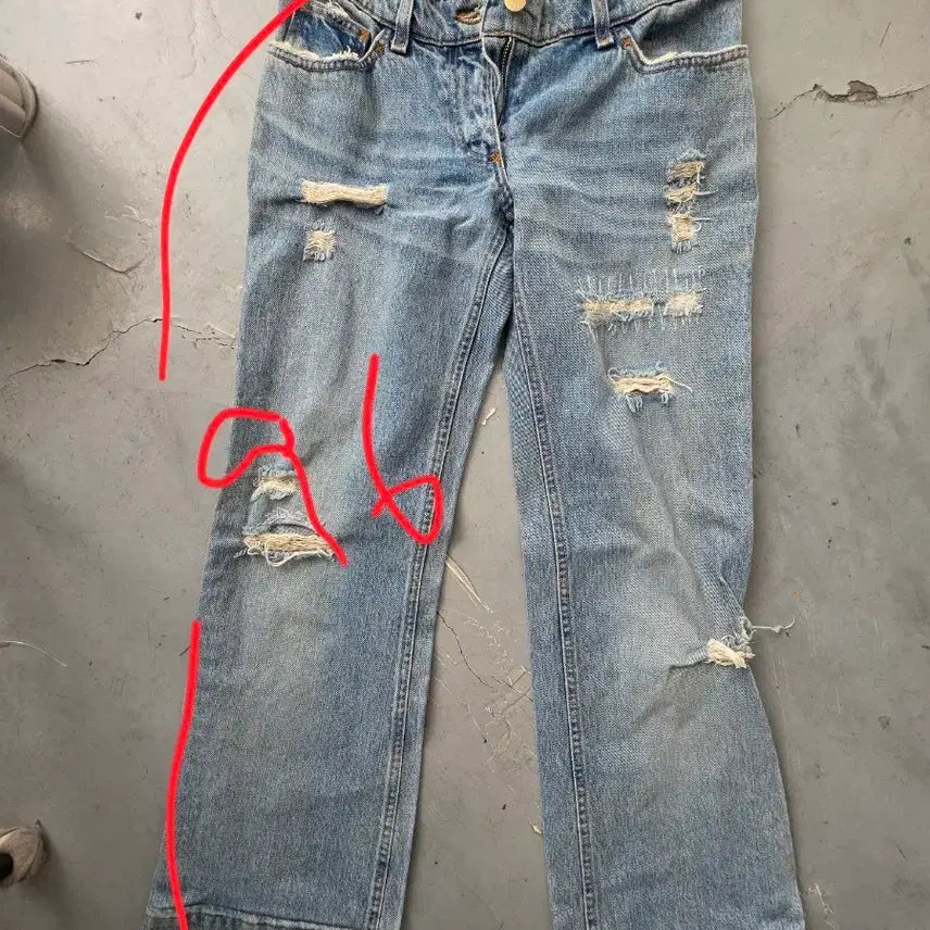 [SOLD OUT] 돌체앤가바나 데미지 워싱 청바지
