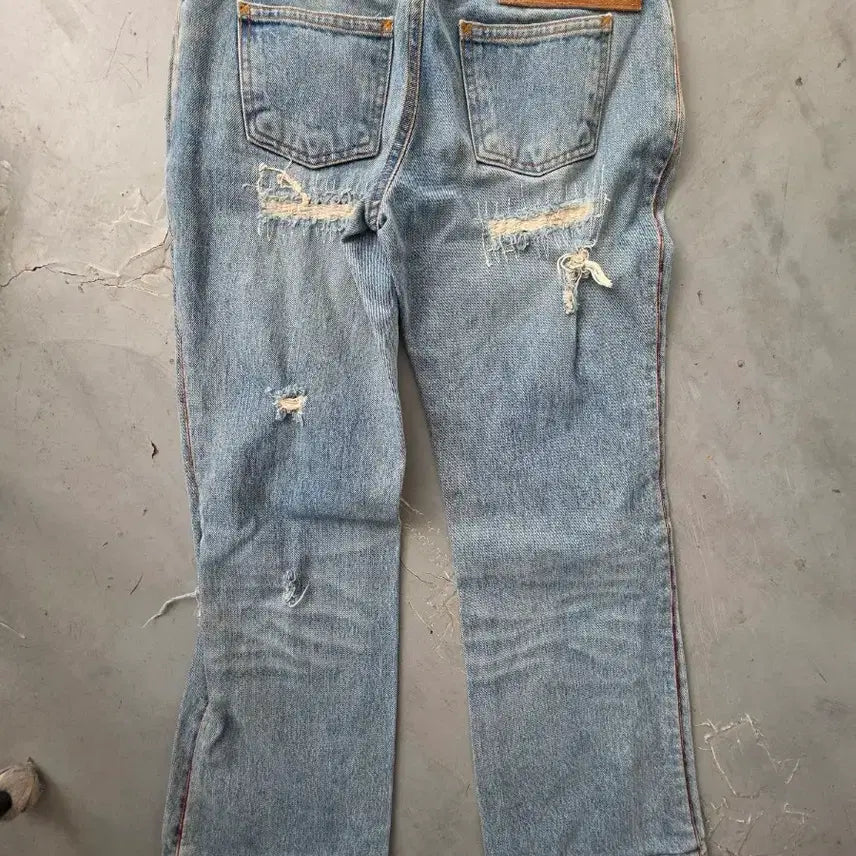 [SOLD OUT] 돌체앤가바나 데미지 워싱 청바지