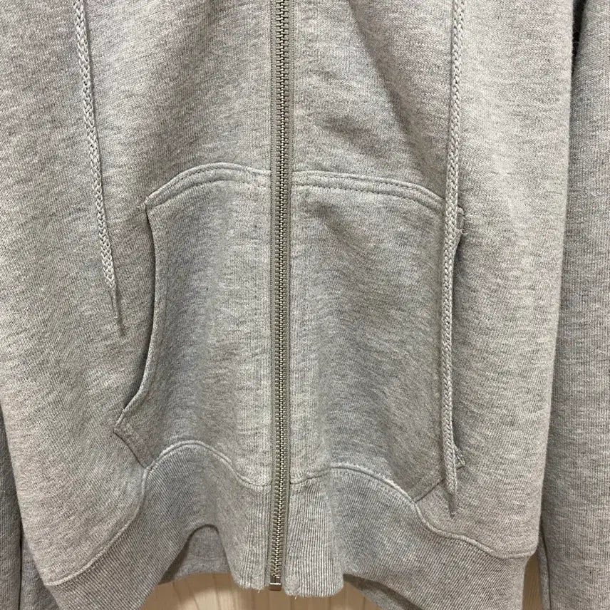 [BUNJANG] 브랜디멜빌(Brandy Melville) 그레이 후드집업(새상품) / 브랜디멜빌(Brandy Melville) 그레이 후드집업(새상품)