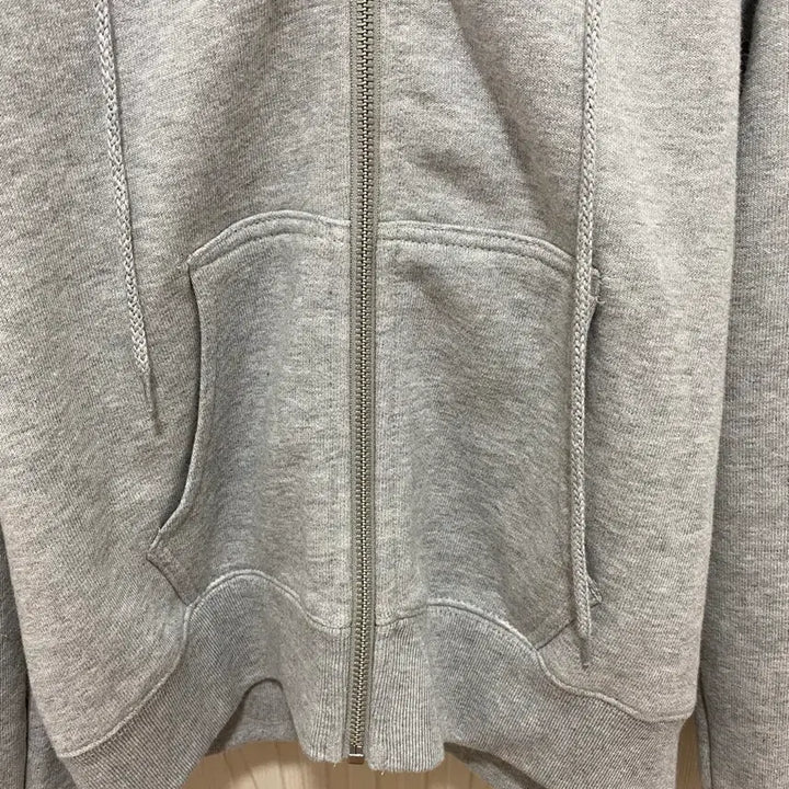 [BUNJANG] 브랜디멜빌(Brandy Melville) 그레이 후드집업(새상품) / 브랜디멜빌(Brandy Melville) 그레이 후드집업(새상품)