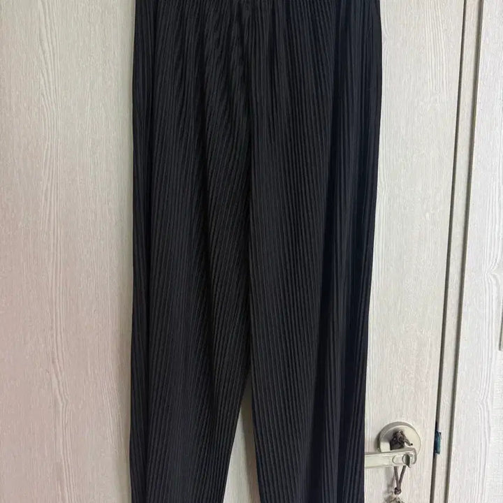 [BUNJANG] TNGT Yoyogi Wide Fit Pleated Pants / tngt yoyogi 와이드핏 플리츠 팬츠