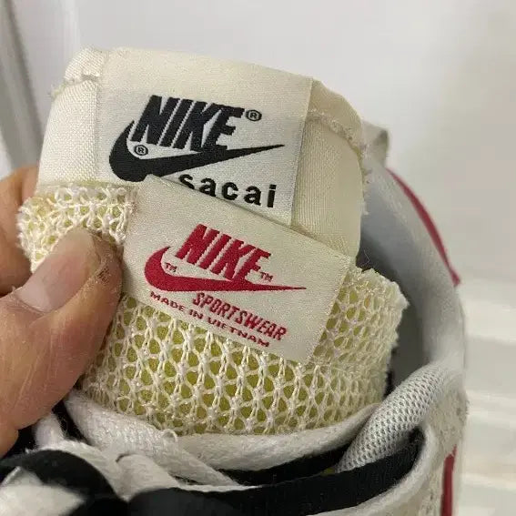 [BUNJANG] Nike Sacai Royal Fuchsia Sneakers / 나이키사카이 로얄푸시아 250