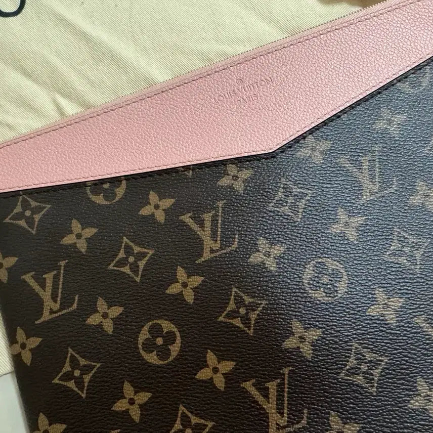 [BUNJANG] Louis Vuitton Monogram Pouch Pink / 루이비통 모노그램 파우치 핑크