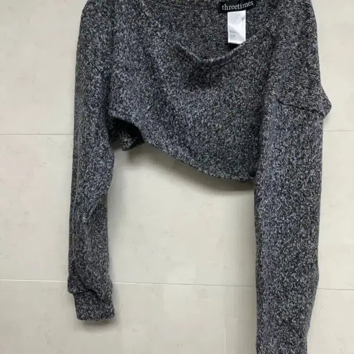 [BUNJANG] threetimes Charcoal Cropped Knit / 쓰리타임즈 크롭 니트 차콜