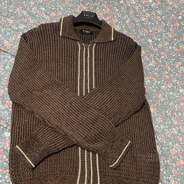 [SOLD OUT] - 타임옴므 크로쉐가디건  브라운 -