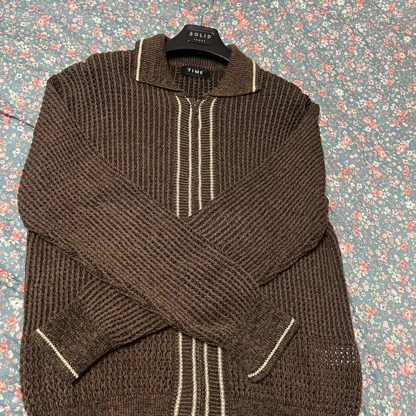 [SOLD OUT] - 타임옴므 크로쉐가디건  브라운 -