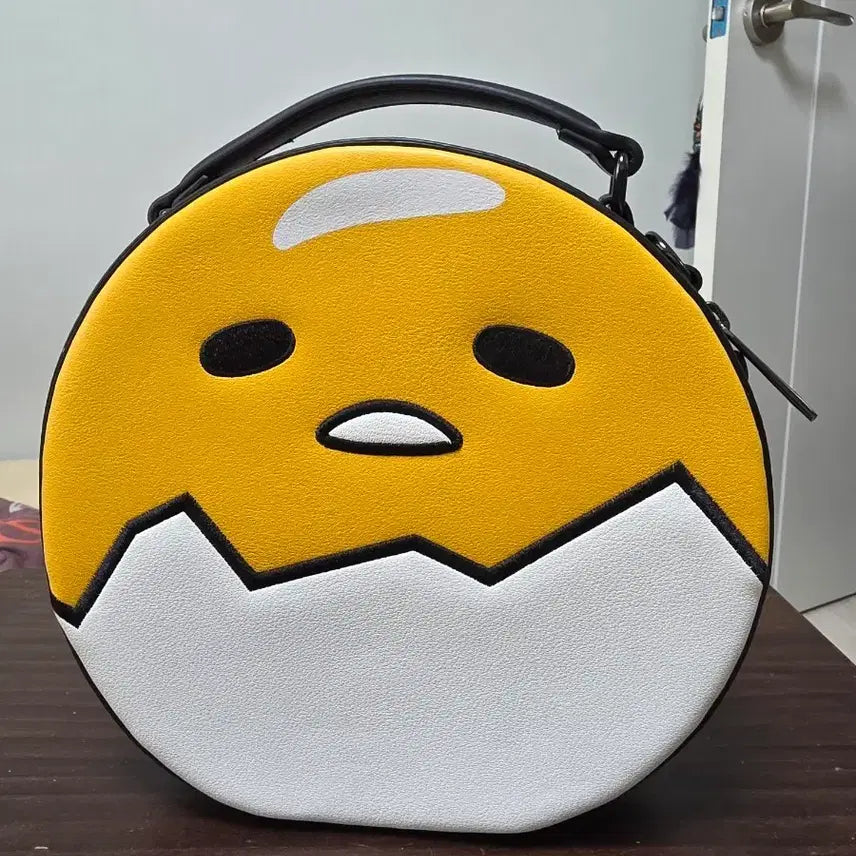 [SOLD OUT] 구데타마 가죽크로스백