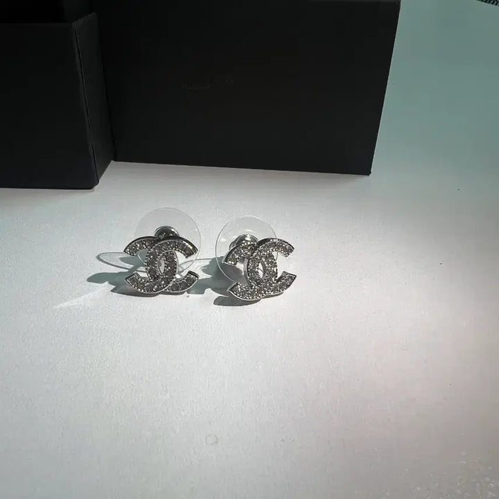 [BUNJANG] Chanel CC Logo Diamond Earrings / 샤넬 CC 로고   다이아몬드 귀걸이