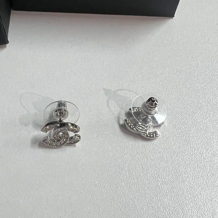 [BUNJANG] Chanel CC Logo Diamond Earrings / 샤넬 CC 로고   다이아몬드 귀걸이