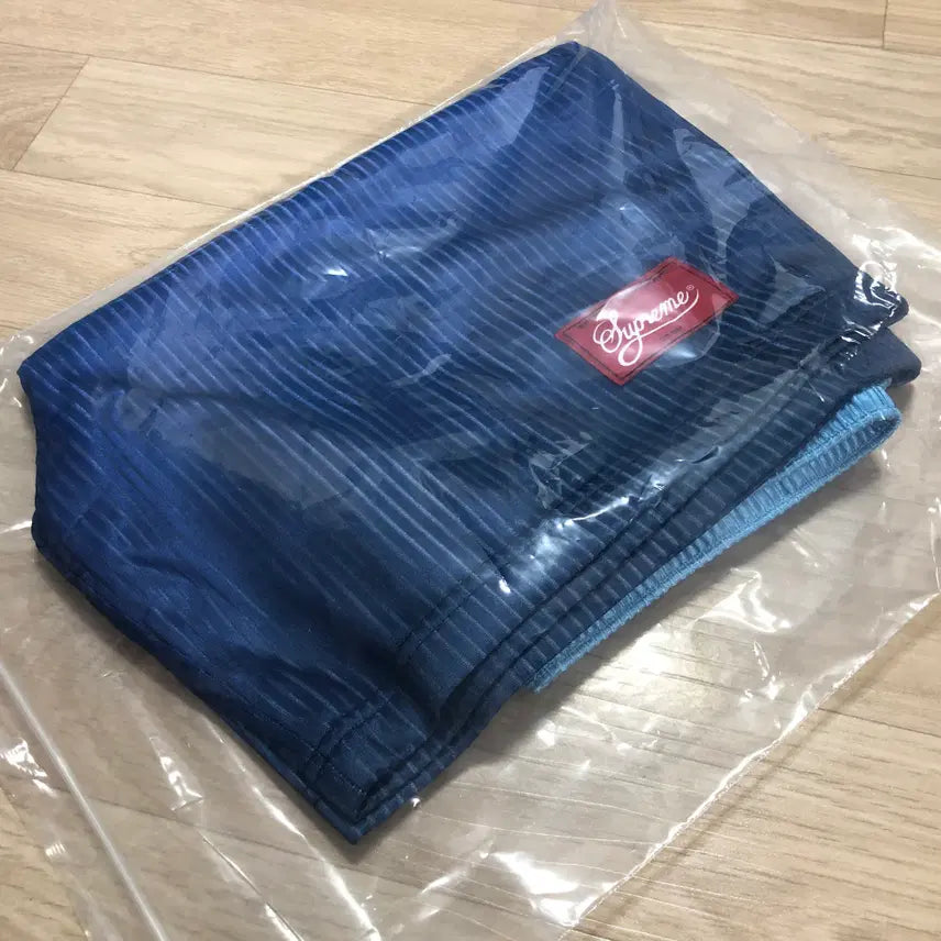 [BUNJANG] Supreme Gradient Mesh Stripe Baggy Shorts Royal M / 슈프림 그라디언트 메쉬 스트라이프 배기 쇼츠 로얄 M