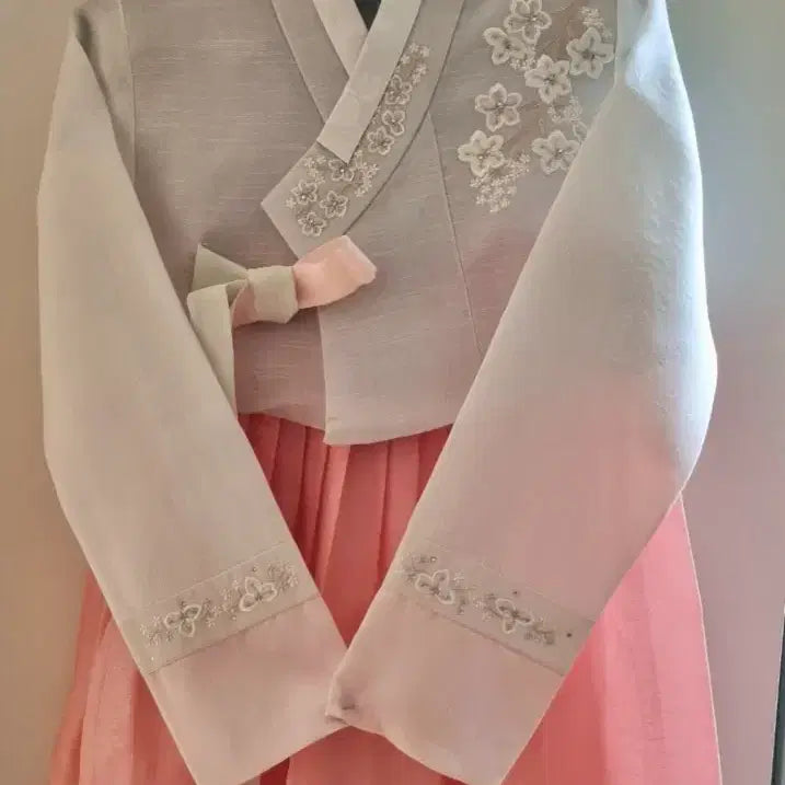 [SOLD OUT] 파스텔 핑크 자수 여성 한복 세트