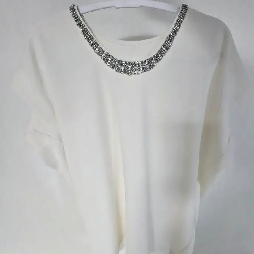 [BUNJANG] Ivory Cubic Embellished Short Sleeve Blouse / 아이보리 큐빅 장식 반팔 블라우스