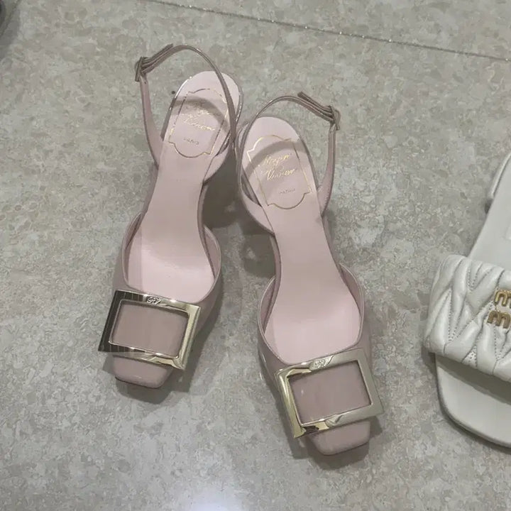 [SOLD OUT] 로저비비에 2025 s/s 뮬 핑크(235)