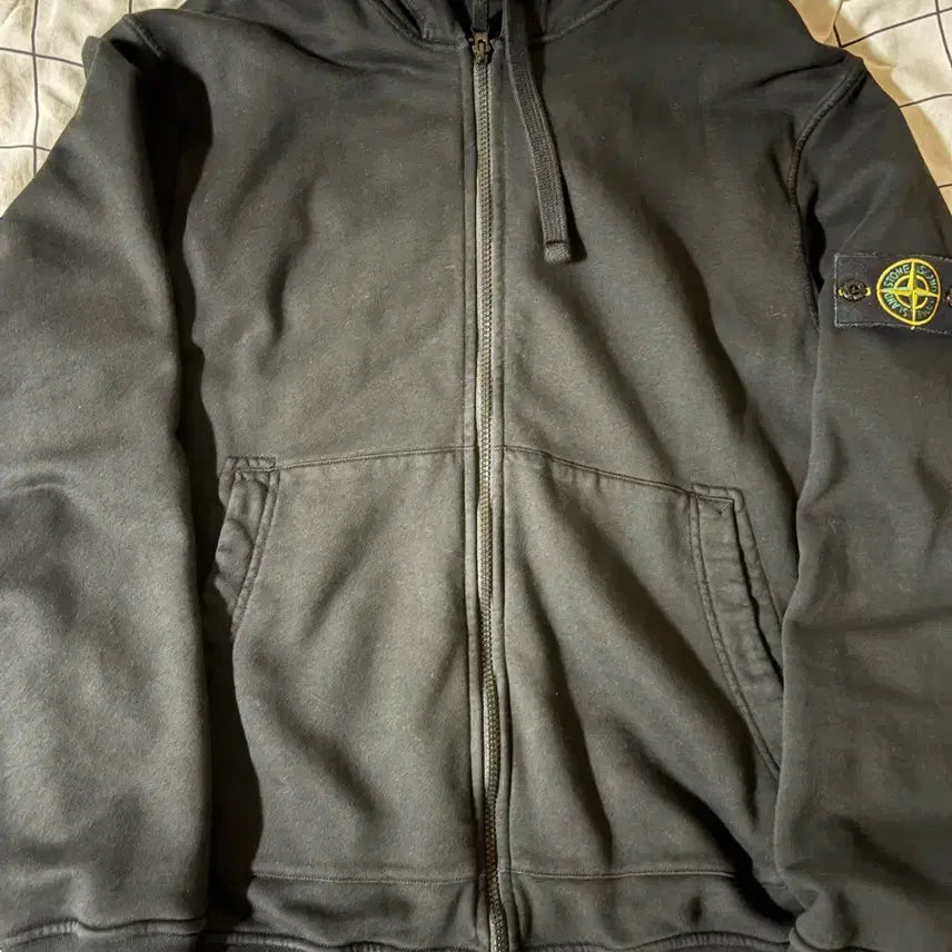 [SOLD OUT] (XL,새상품,정품 인증)25FW 스톤아일랜드 후드집업