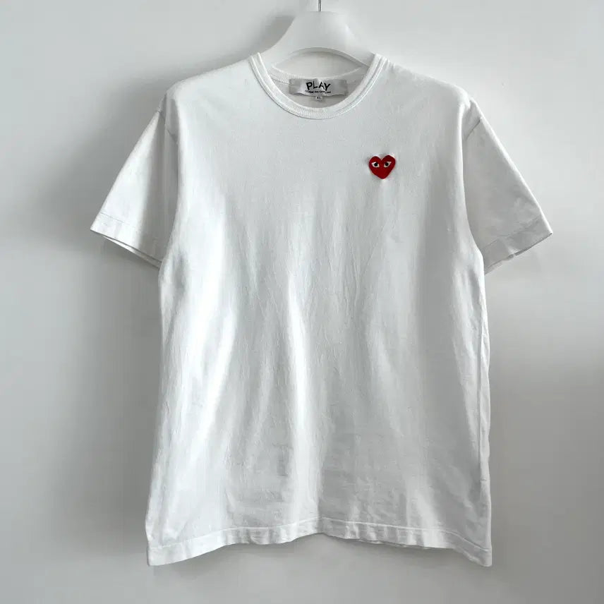 [SOLD OUT] 꼼데가르송 플레이 레드 하트 와펜 화이트 반팔 셔츠
