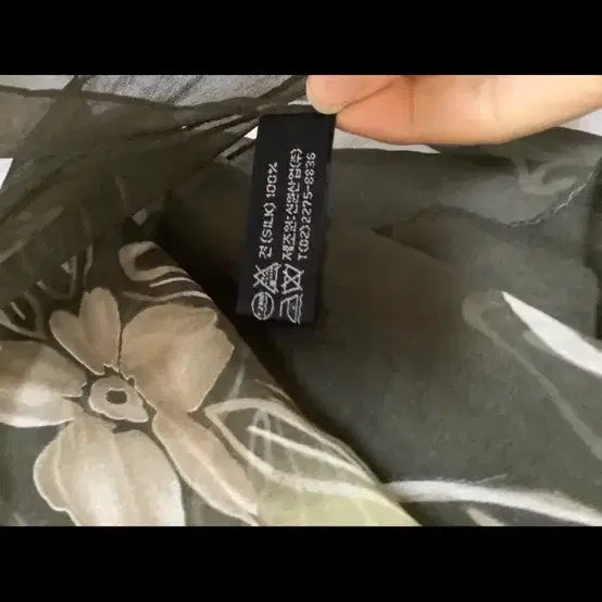 [BUNJANG] Yves Saint Laurent Silk Scarf / 명품 입생로랑 정품 하눌하늘 실크스카프
