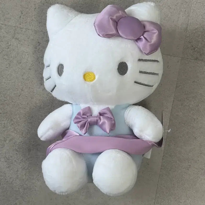 [SOLD OUT] 헬로키티 인형
