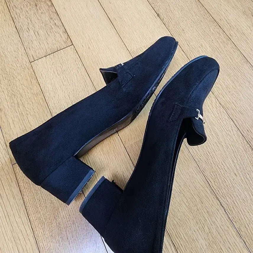 [SOLD OUT] 4cm 메탈장식 스웨이드 로퍼 245