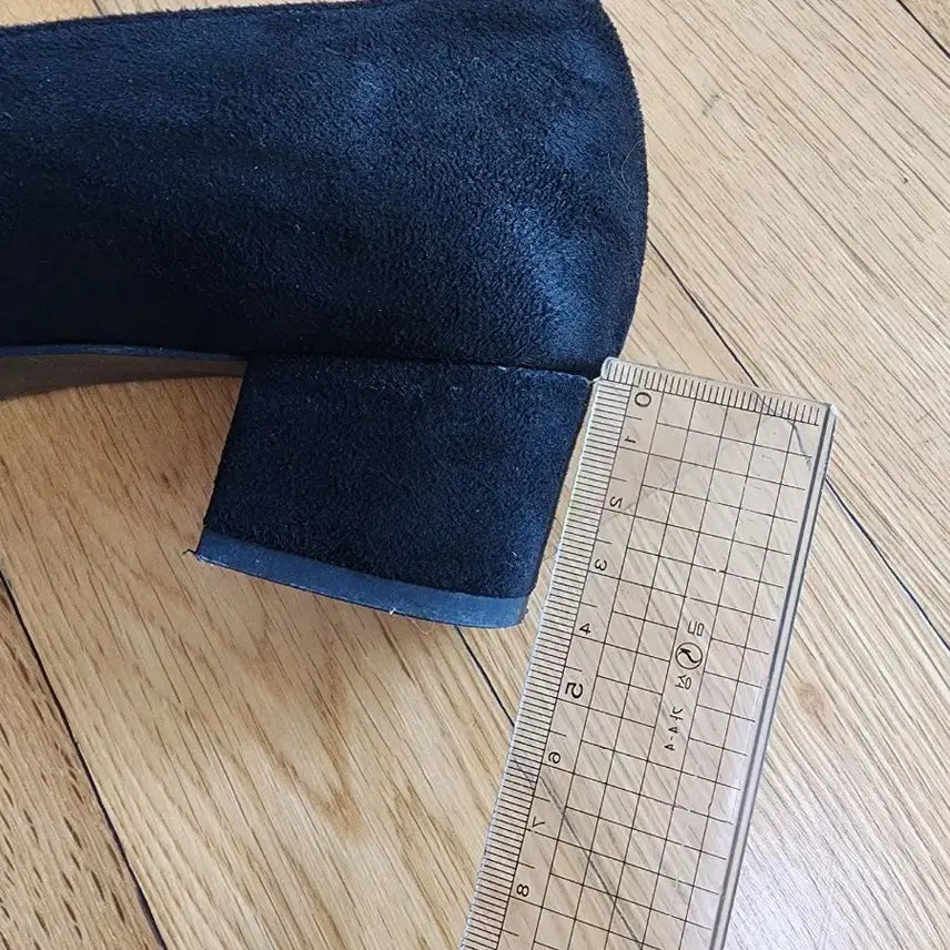 [SOLD OUT] 4cm 메탈장식 스웨이드 로퍼 245