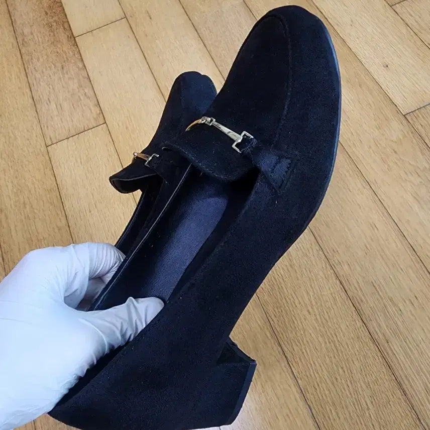 [SOLD OUT] 4cm 메탈장식 스웨이드 로퍼 245