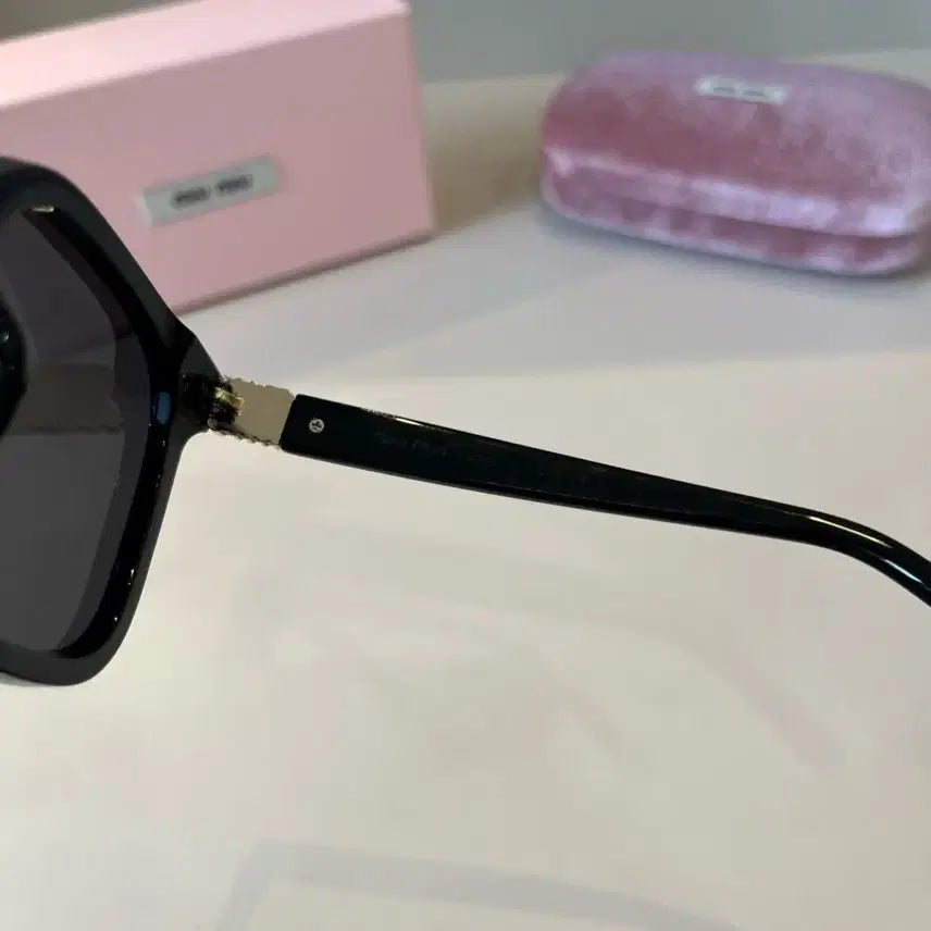 [BUNJANG] Miu Miu Black Sunglasses / 미우미우 블랙 선글라스