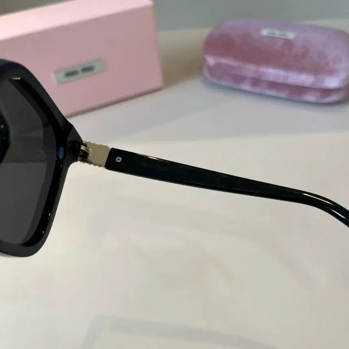[BUNJANG] Miu Miu Black Sunglasses / 미우미우 블랙 선글라스