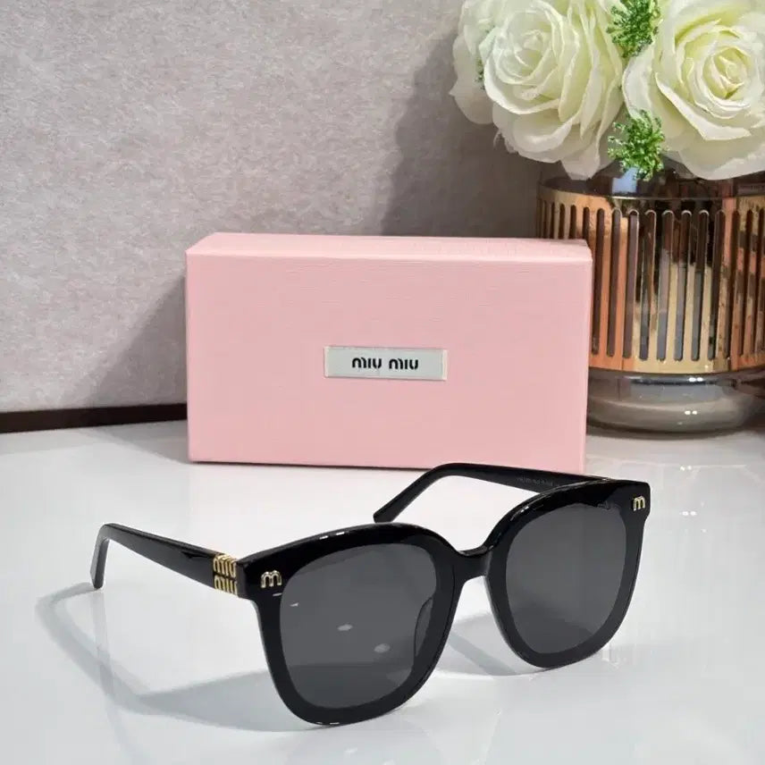 [BUNJANG] Miu Miu Black Sunglasses / 미우미우 블랙 선글라스