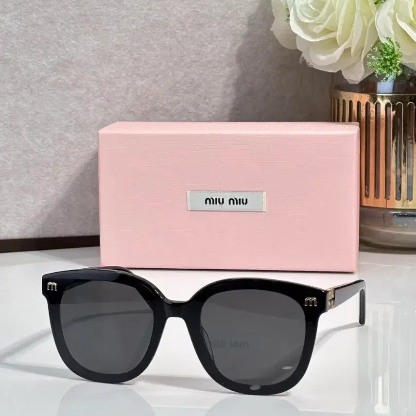 [BUNJANG] Miu Miu Black Sunglasses / 미우미우 블랙 선글라스