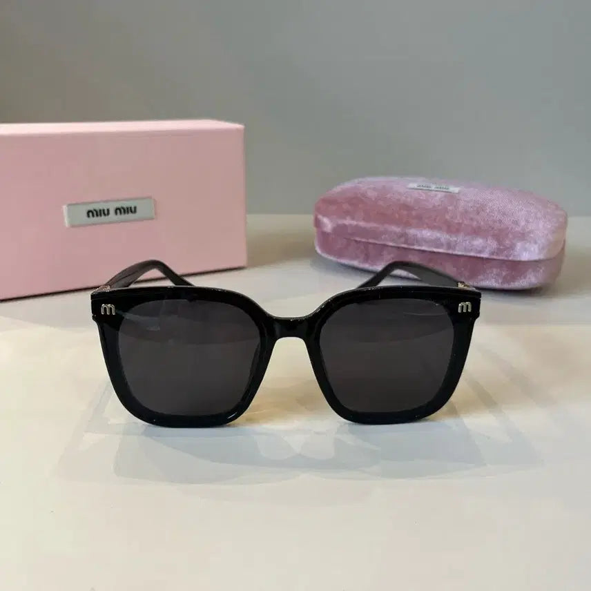 [BUNJANG] Miu Miu Black Sunglasses / 미우미우 블랙 선글라스